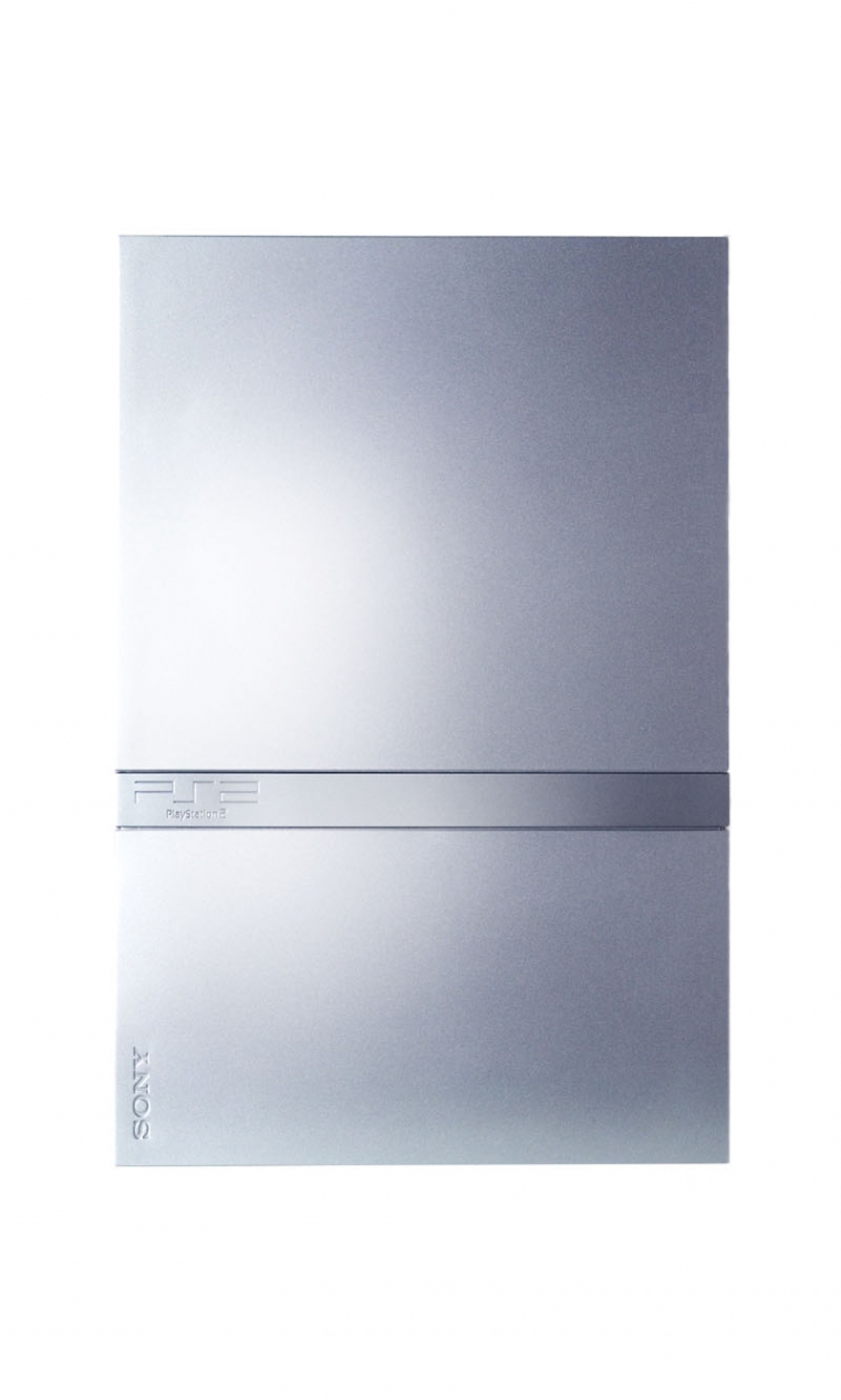 Sony annonce la PlayStation 2 Silver
