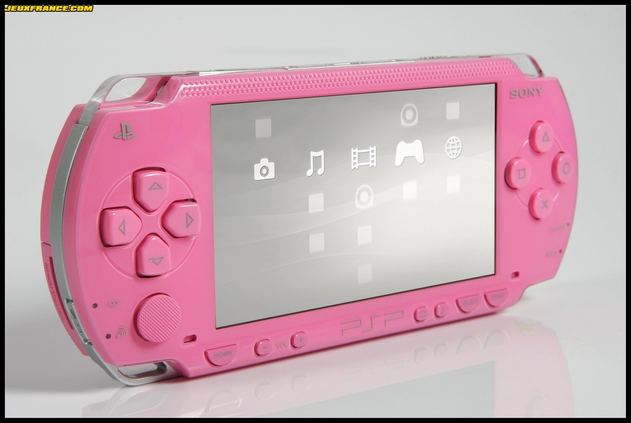 La PSP Pink prend la pose