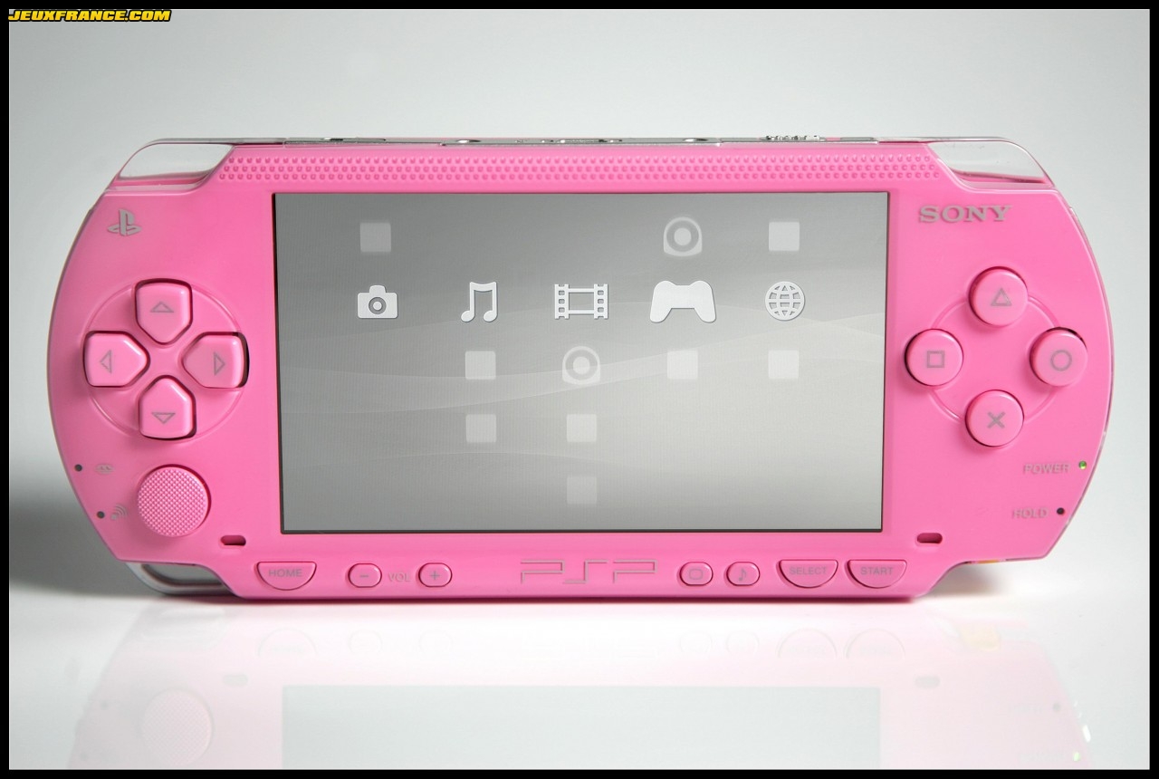 La PSP Pink prend la pose