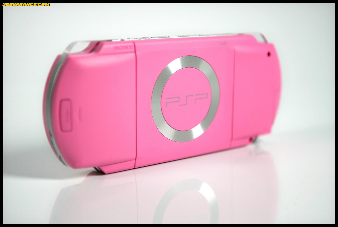 La PSP Pink prend la pose