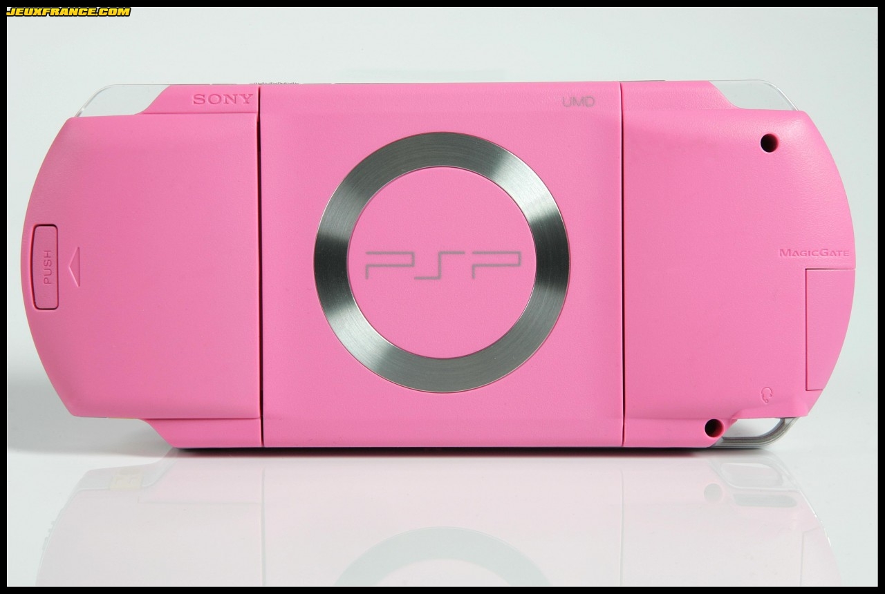 La PSP Pink prend la pose
