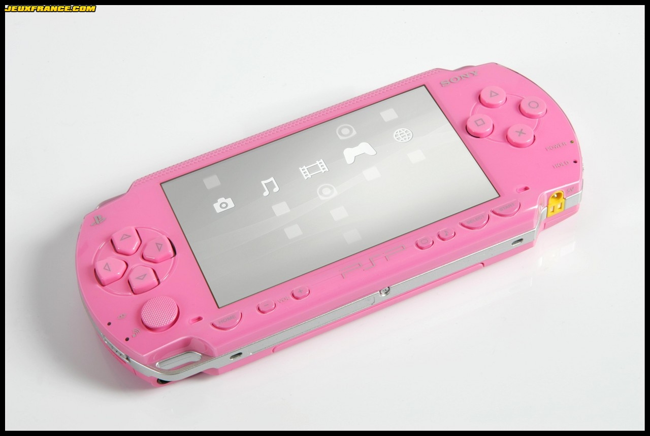 La PSP Pink prend la pose