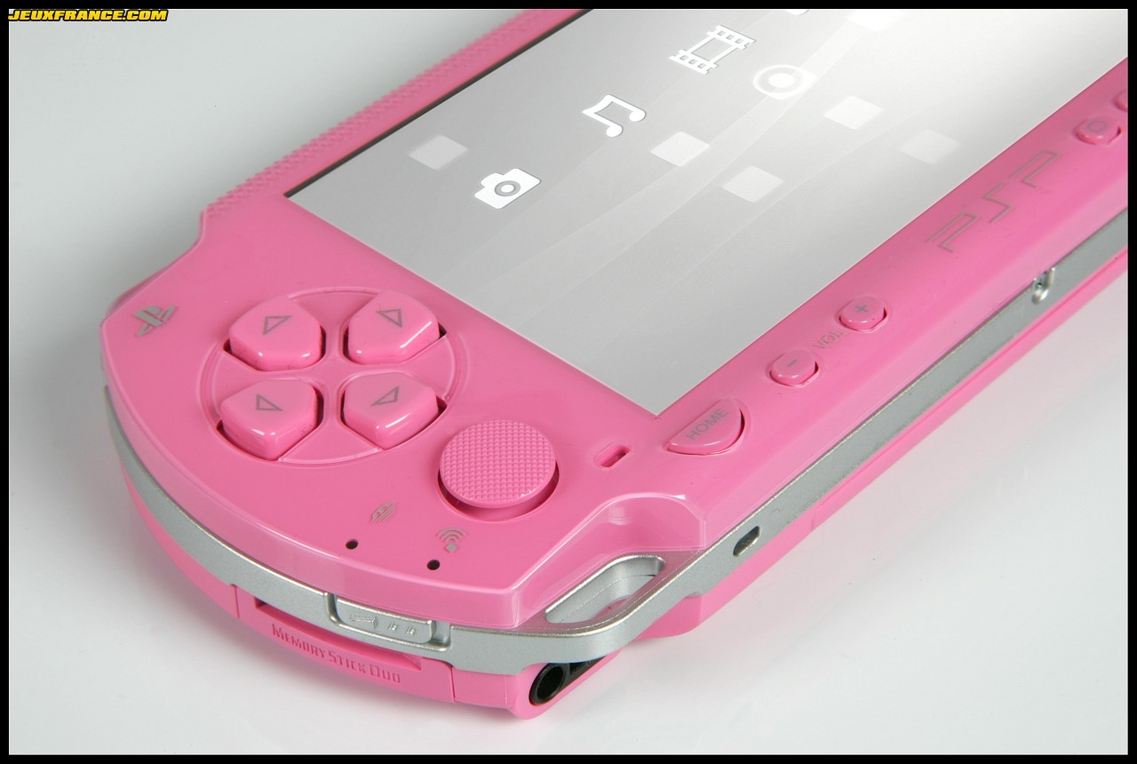 La PSP Pink prend la pose