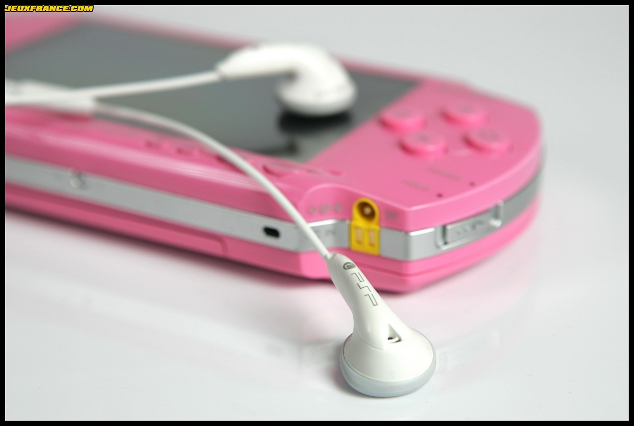 La PSP Pink prend la pose