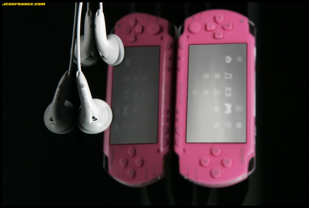 La PSP Pink prend la pose