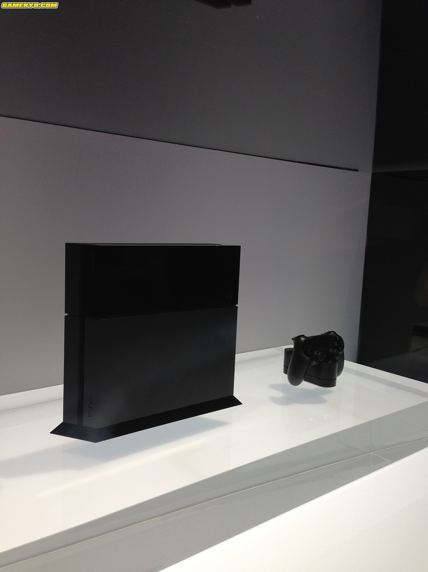 Showfloor E3 : un close-up de la PlayStation 4