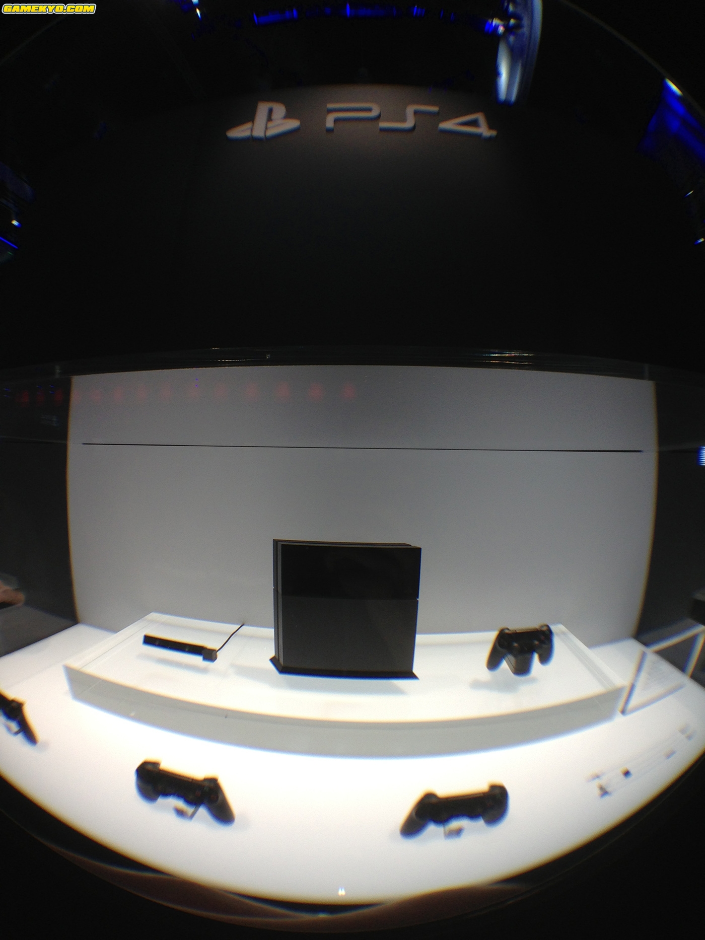 Showfloor E3 : un close-up de la PlayStation 4