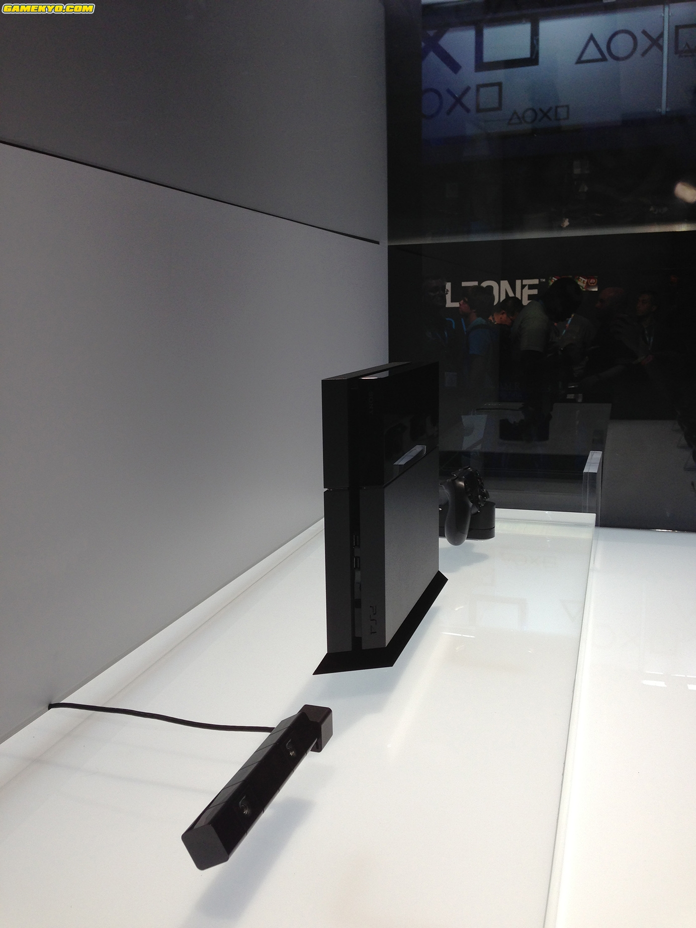 Showfloor E3 : un close-up de la PlayStation 4