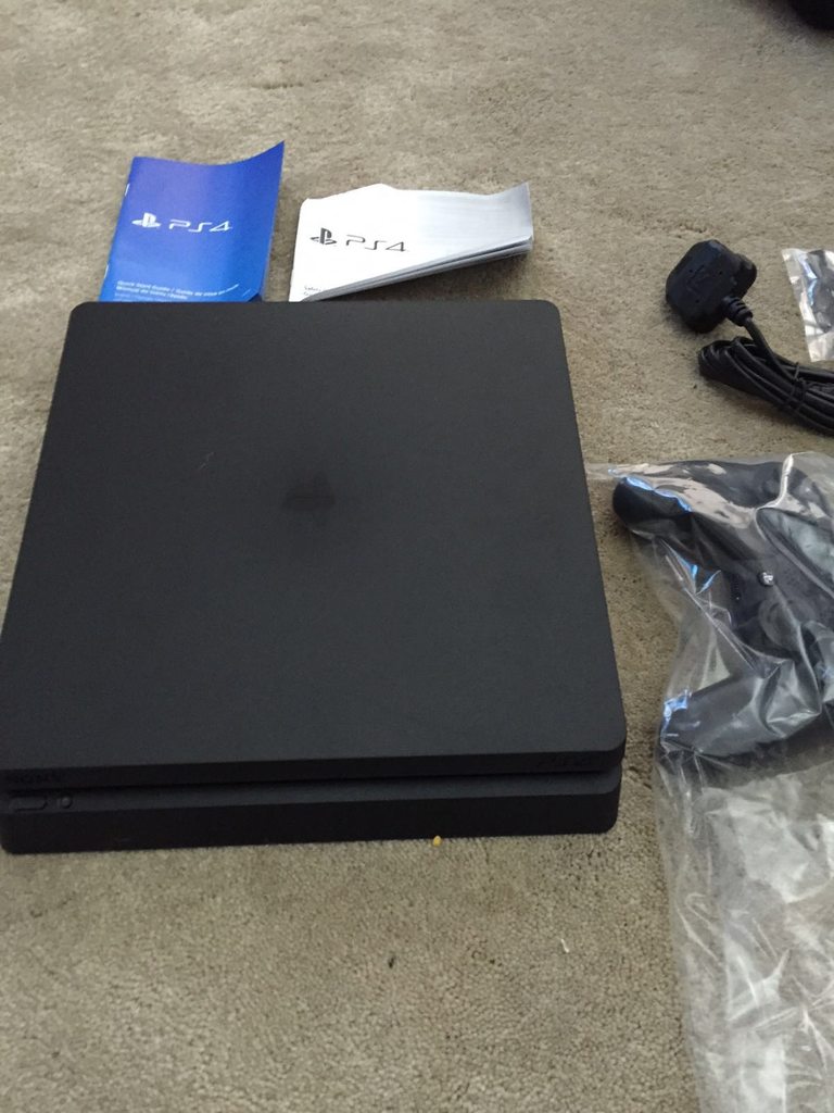 [LEAK] Une PlayStation 4 Slim en approche en plus du modèle Neo