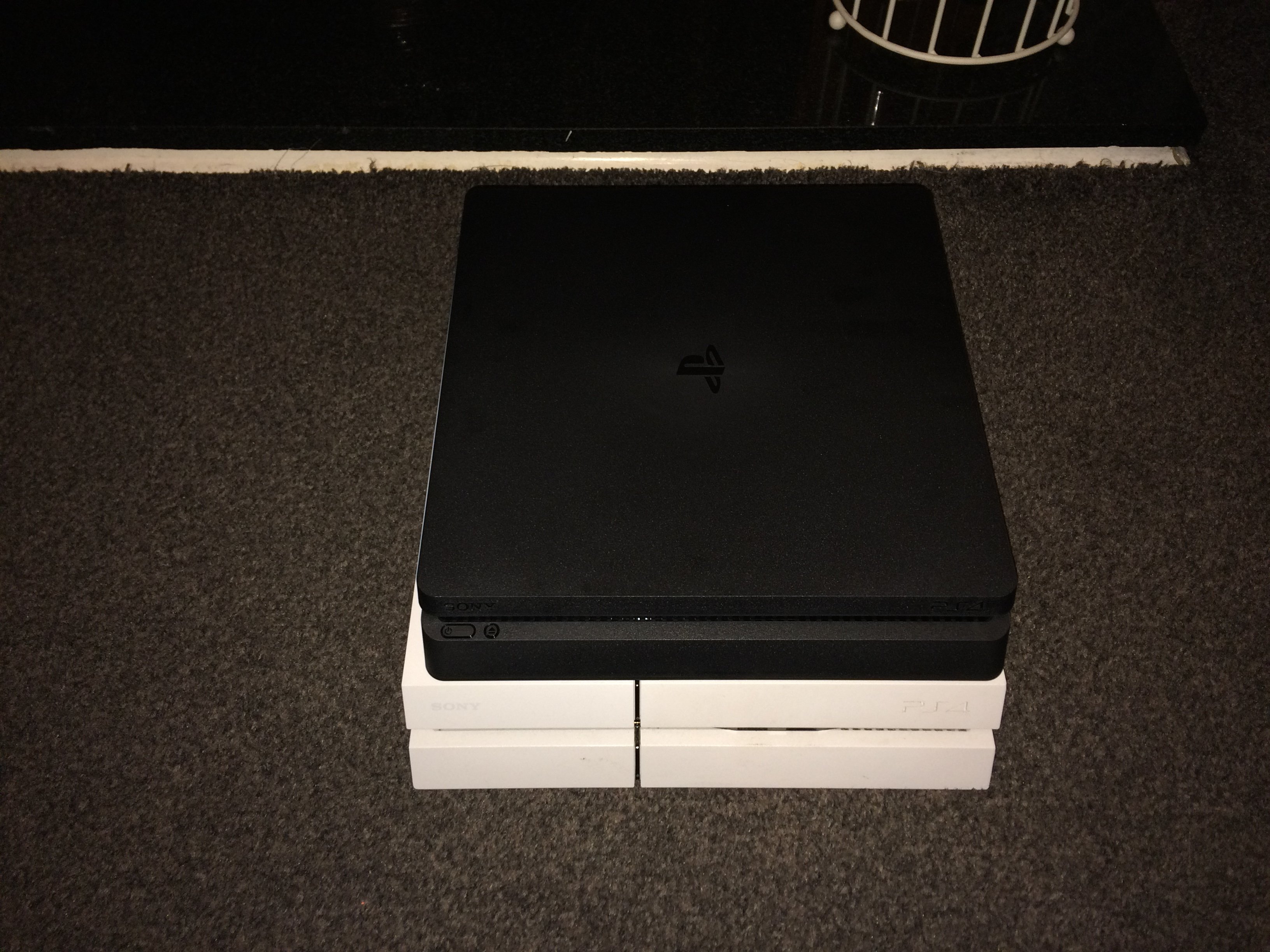 [LEAK] Une PlayStation 4 Slim en approche en plus du modèle Neo