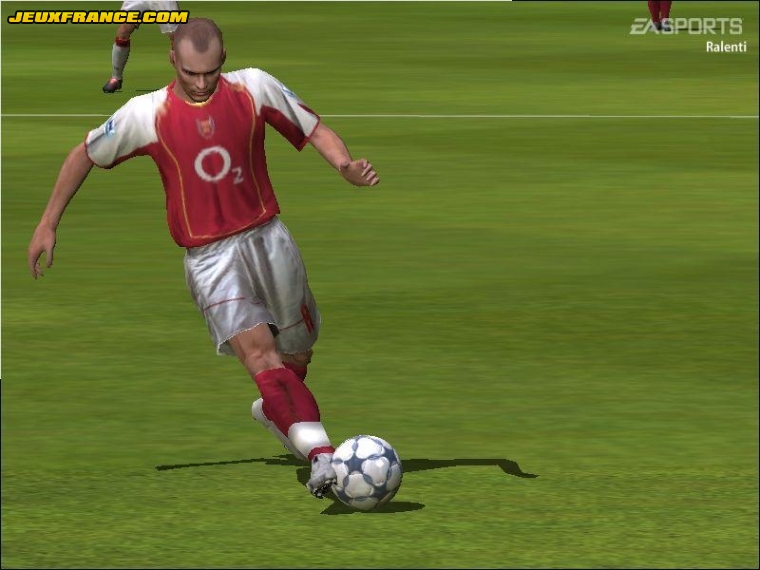 FIFA 2005 s'illustre sur PC