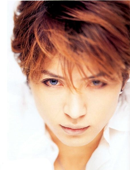 Gackt chante pour Dirge of Cerberus