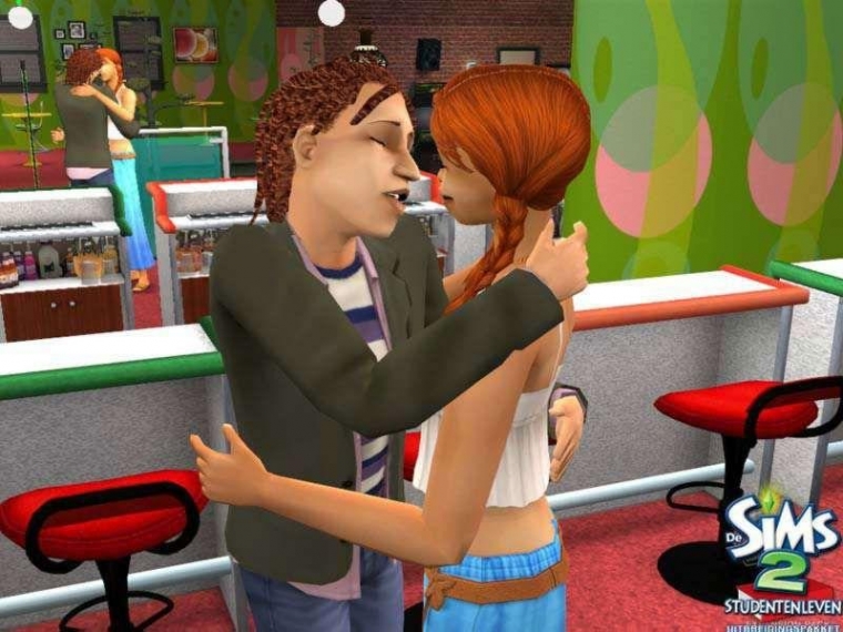 Les Sims 2 Académie s'enlacent