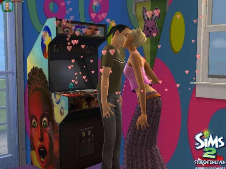 Les Sims 2 Académie s'enlacent