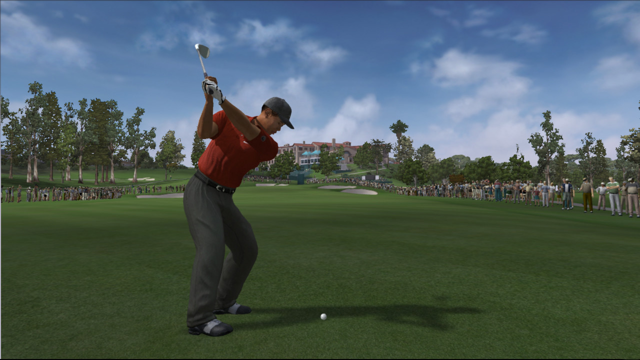 Tiger Woods swingue sur le green