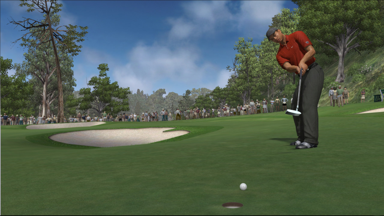 Tiger Woods swingue sur le green