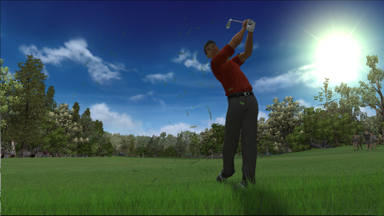 Tiger Woods swingue sur le green