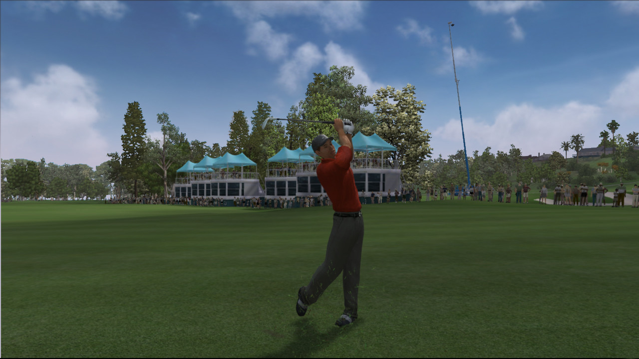 Tiger Woods swingue sur le green