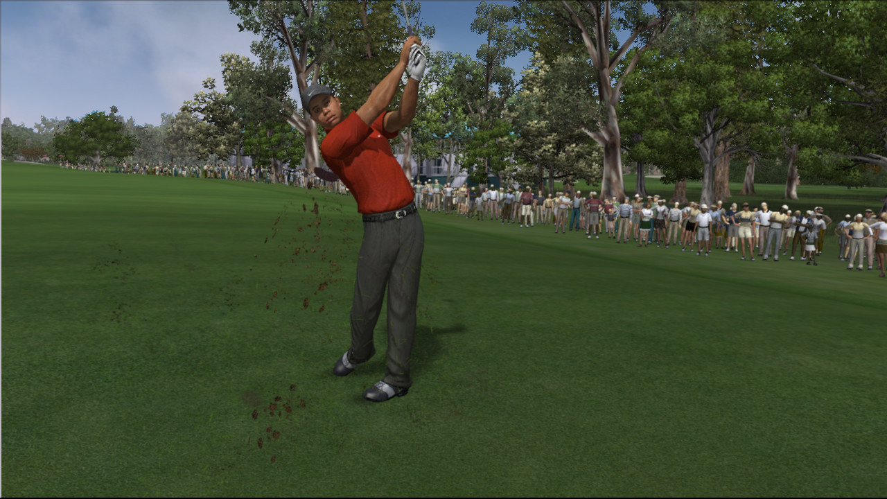 Tiger Woods swingue sur le green