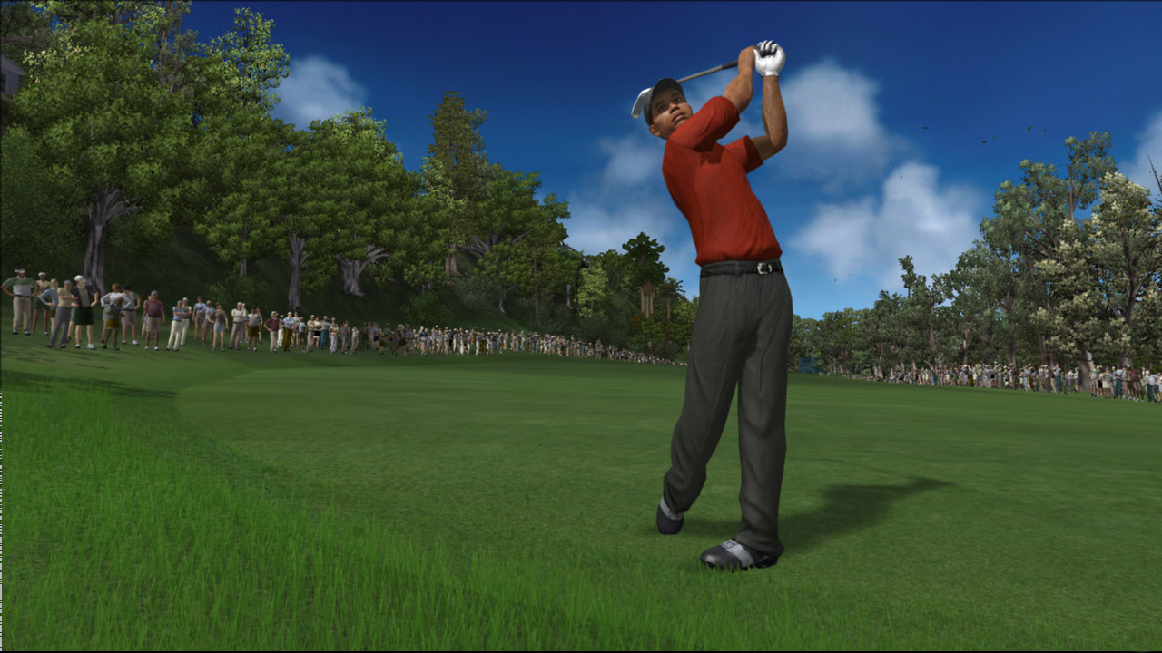 Tiger Woods swingue sur le green