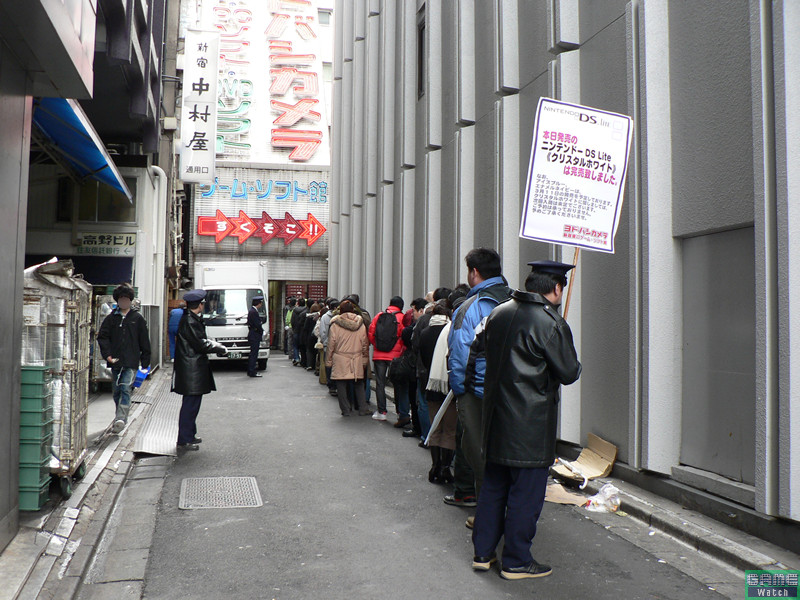 La Nintendo DS Lite débarque au Japon