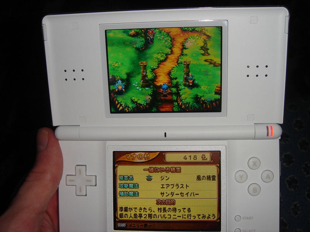 La Nintendo DS Lite débarque au Japon
