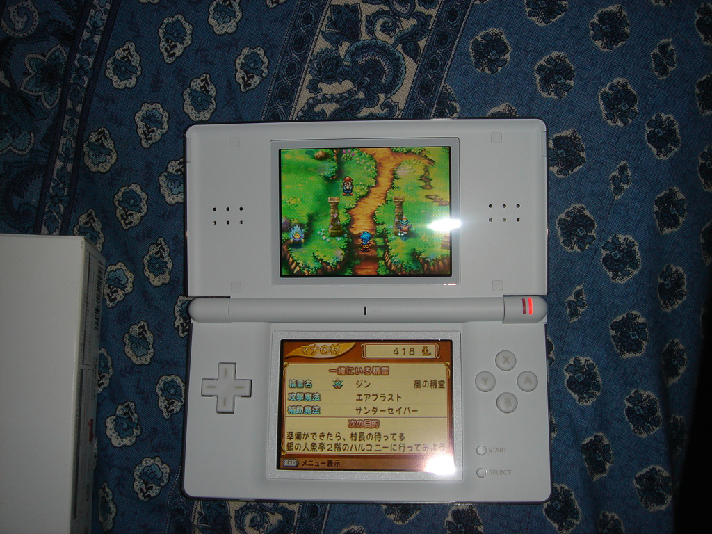 La Nintendo DS Lite débarque au Japon