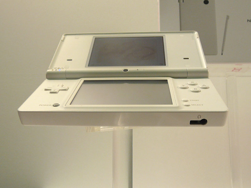 Nintendo annonce la Nintendo DSi