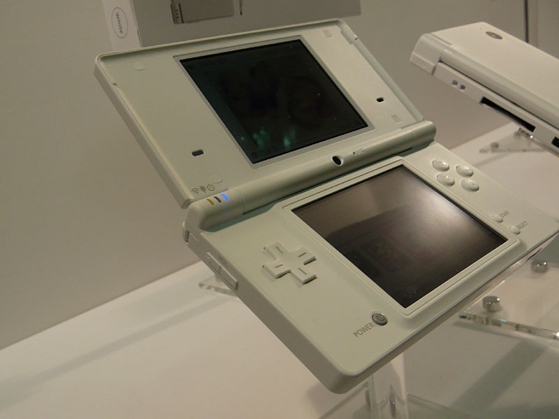 Nintendo announces the Nintendo DSi