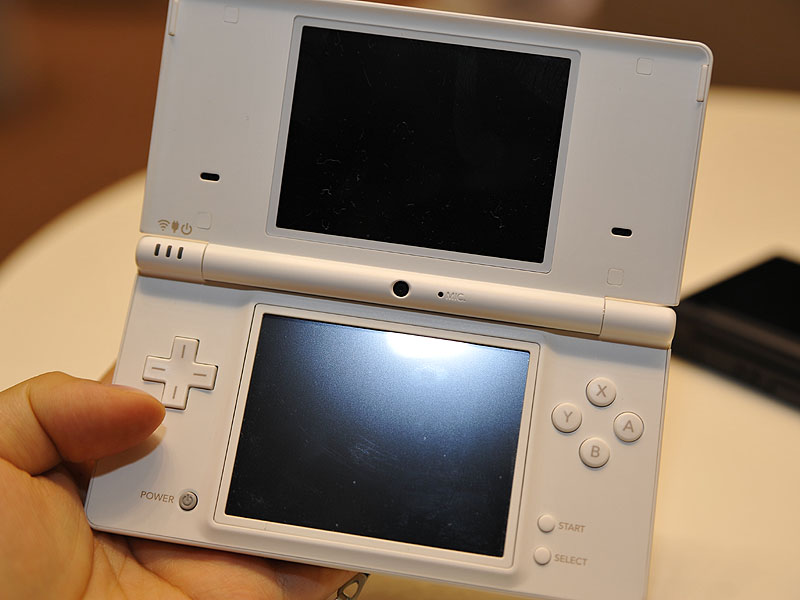 Nintendo announces the Nintendo DSi