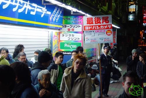 Shinjuku PSP Waiting line...