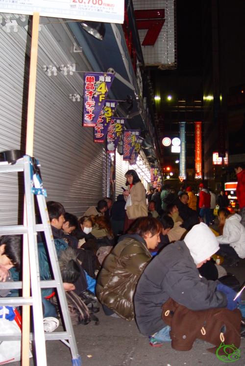 Shinjuku PSP Waiting line...