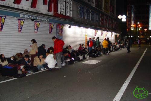 Shinjuku PSP Waiting line...