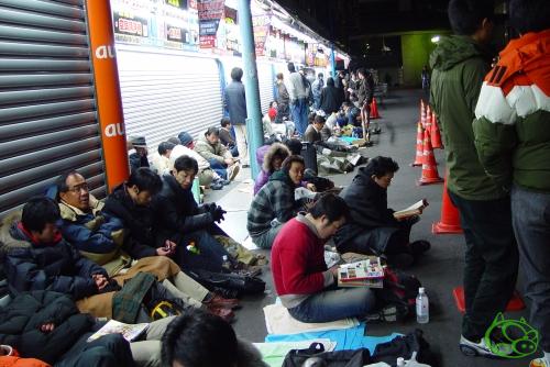 Shinjuku PSP Waiting line...