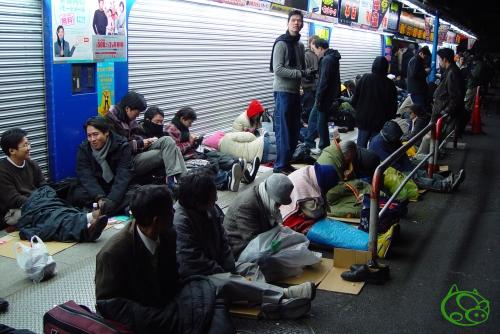 Shinjuku PSP Waiting line...