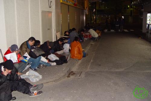 Shinjuku PSP Waiting line...
