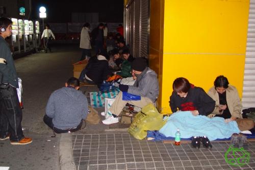 Shinjuku PSP Waiting line...