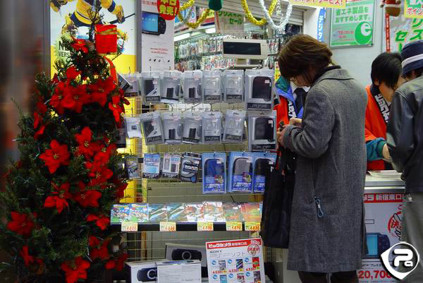 Shinjuku PSP Waiting line...