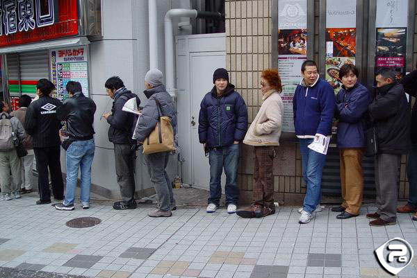 Shinjuku PSP Waiting line...