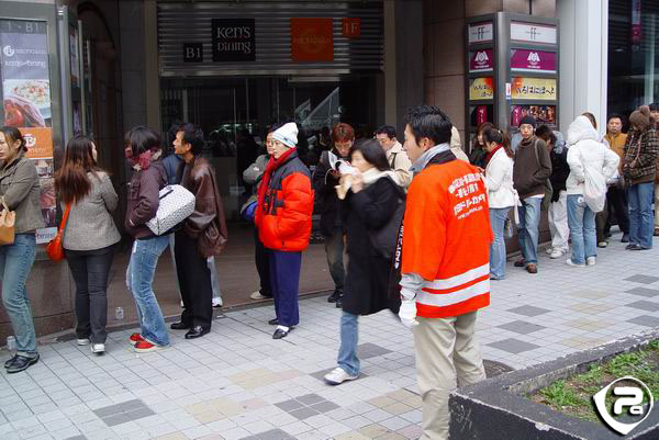 Shinjuku PSP Waiting line...