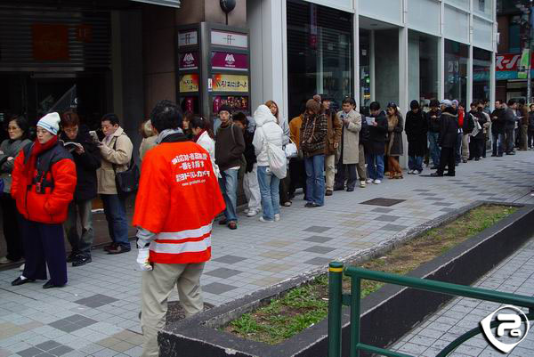 Shinjuku PSP Waiting line...